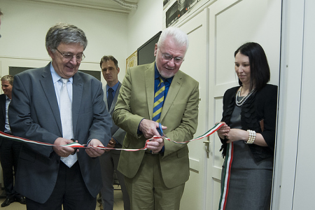 Transzmissziós elektronmikroszkóp átadása Transzmissziós elektronmikroszkóp átadása