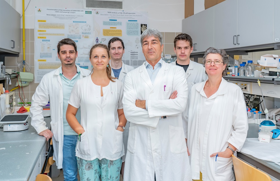 Az ELTE FIEK csapata Az ELTE FIEK csapata