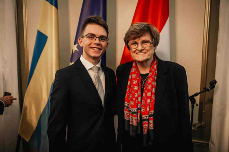 Történelmi pillanat, három magyar a Nobel-díj átadón Történelmi pillanat, három magyar a Nobel-díj átadón
